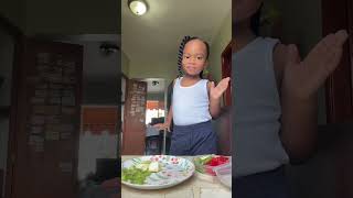 Mi bebé preparando su merienda 🥰