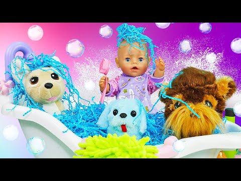 Giochiamo al parco con i cuccioli più buffi di sempre! 🐶 La tata perfetta e giochi con Baby Born