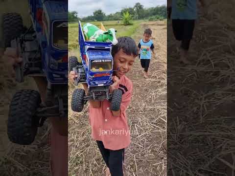 Malah orang yang gendong truk sama sapi