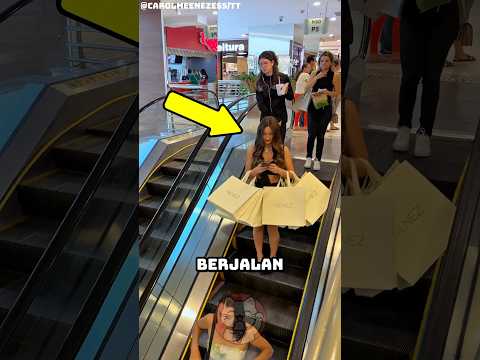 Wanita Ini Berhasil Menarik Perhatian Banyak Orang⁉️
