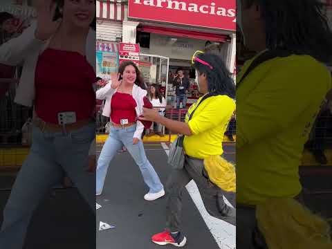 Mimo en el desfile de Ambato