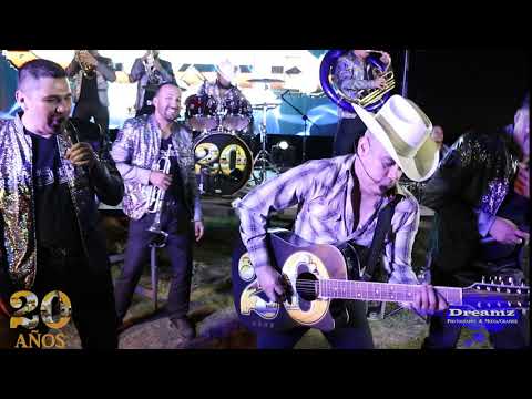 Los Cuates De Sinaloa - Me Gusta Tener De A Dos Ft. Banda La Llegadora (Videos En Vivo)