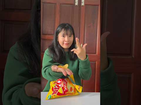 Thử Thách Bắn Bể Bim Bim Bằng Ngón Tay #shorts #chiuctoy