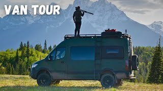 Traveling Photographer Shows Off MOST Organized Van Tour