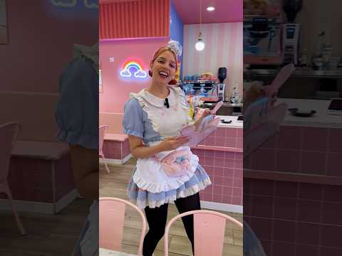 En la cafetería más Kawaii de España… ¿decimos lo que pensamos? 😂🩷