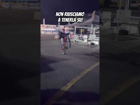 Non riesco a tenerla su! #passione #moto #bike #bici #wheelie #perte #bikelife #vale33 #race #motogp