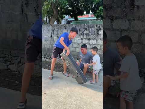 Điềm Trần Hướng Dẫn Chú Hưng Đánh Đàn: Lớp Học Đầy Tiếng Cười!