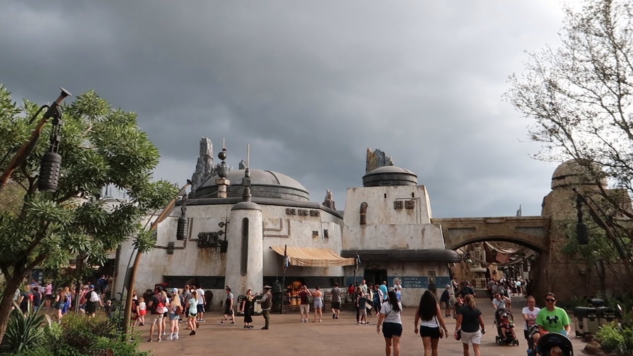 Is Star Wars Land Still Crowded? New Stores, Single Rider On Smuggler's Run & Friday The 13th Fun! The Tim Tracker