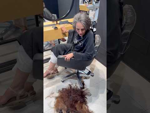 ¿Te atreverías a dejar de teñirte las canas durante 1 año? #greyhair