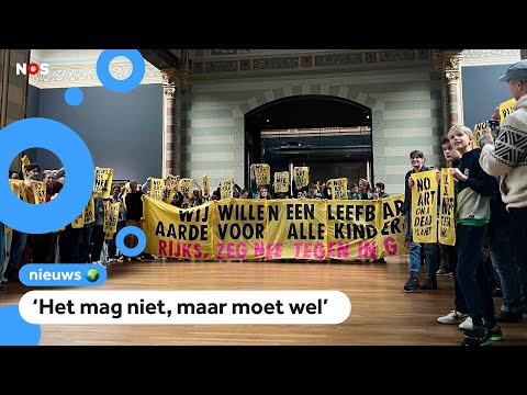 Kinderen demonstreren in het Rijksmuseum