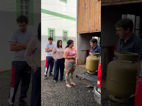 ELE virou um MILHONARIO por ser uma pessoa boa e ter muita FÉ !!! o mundo é uma roda gigante !!!