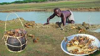 COUNTRY CRABS HUNTING | குளத்து நண்டு வேட்டை | Healthy Village Food | Grandpa Show