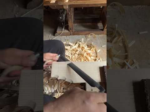 Shingle art made from spruce wood. Arta cu sindrila din lemn de molid.