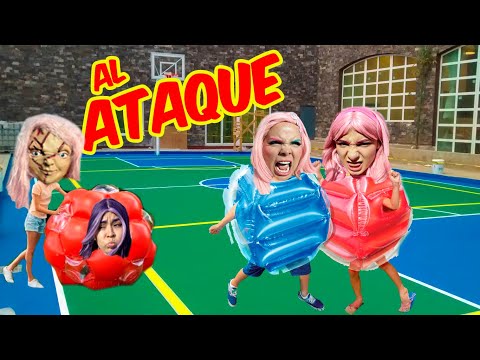 BATALLA DE PELOTAS GIGANTES CON LA CHUKY BARBIE 😱