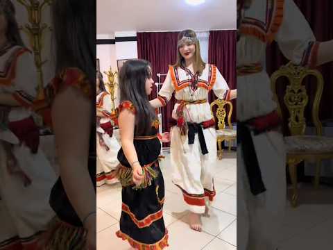 bravo pour cette belle danse kabyle #kabyle #dance #kabylie #tiziouzou #kabyle_girl #mariage #dz
