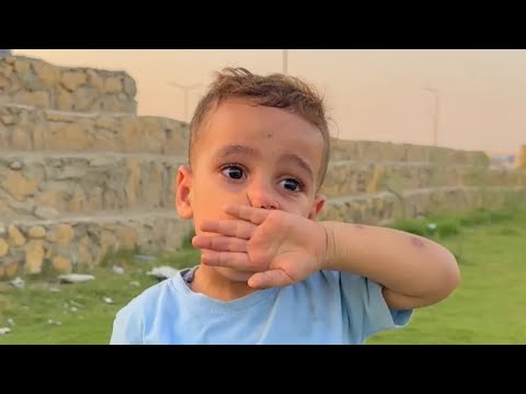 طفل حزين للغاية 😢