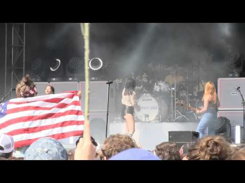 Charli XCX- "London Queen" (1080p) Live at Lollapalooza 8-1-2015