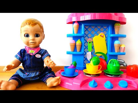 Learn colors with colored cups and Luvabella doll