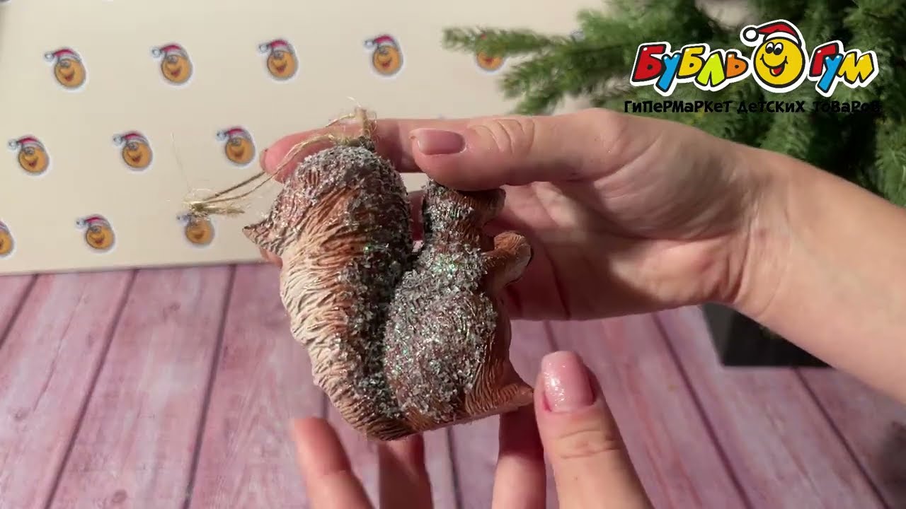 Украшение елочное Белка с орехом пластиковая 9см - видео Украшение елочное Белка с орехом пластиковая 9см - видео