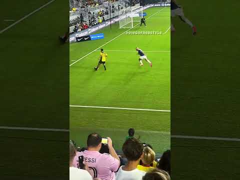 Ronaldinho VS Guardaespaldas de Messi #messi #ronaldinho #fútbol