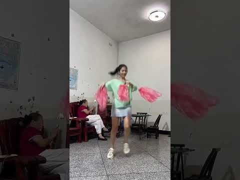 已安排，你們眼中的葉瀾依,小藍姐姐和謝娜都來咯，留下告訴我你是哪個的鐵粉呀 #抓袋子舞 #鳥兒搖
