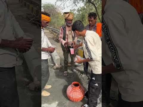 इतनी गर्मी में भी काम करना पड़ता है 😢😭🙏🏻#trending #youtube #ytshorts #helping #video