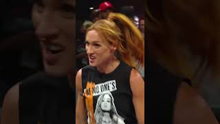 Liv Morgan aprovecha el caos y se lleva la victoria 😱 #WWERaw
