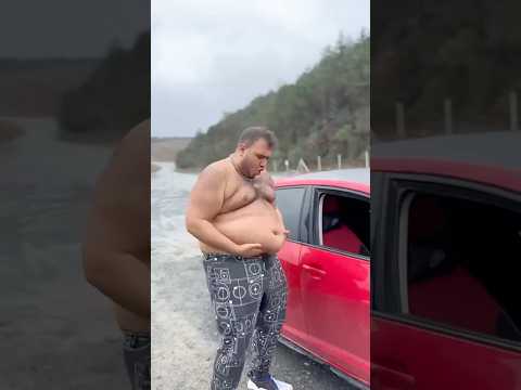 ŞİŞKO ADAM ARABAYA BİNEMİYOR 😂😂 #tiktok #shorts #keşfet