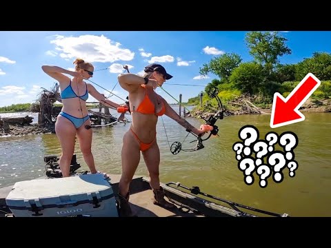 Bowfishing Giant Current Seams LOADED WITH FISH!!! (There’s Fish Everywhere!!)