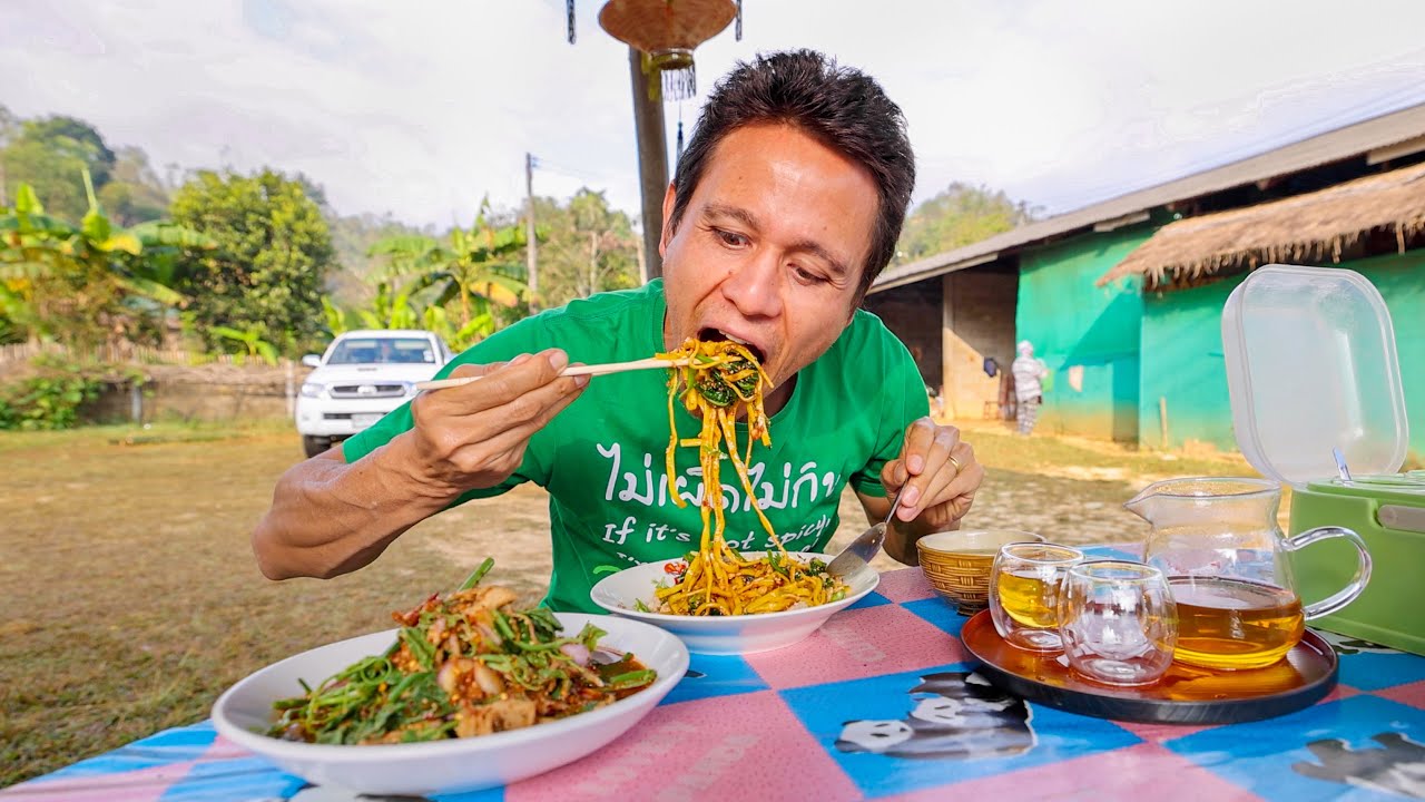 Mountain Street Food Tour! MEAT ROLL HOT POT + Tea Leaf Salad! Ban Rak Thai ( )