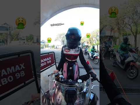 Siapa yang turun dari motor juga pas isi bensin?โ๐ป #silvadmy #ladybiker #motovlog