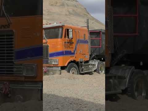 Was für eine KRAFT!!! MAZ 537 BC8 zieht defekten LKW mit blockierten Getriebe!