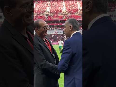 عناق حار بين عبد اللطيف الحموشي و المدرب بادو الزاكي...الوطنية 🇲🇦 بكل المقاييس 💯❤️