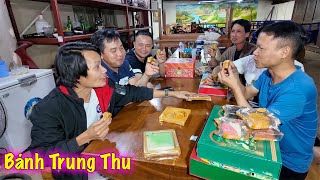 Linh Philip || Bánh Trung Thu Sớm Đã Có Mặt Ở ANGOLA Và Phản Ứng Của Anh Em Trong Team !