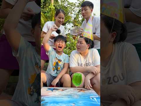 Hai mẹ con trêu trọc nhau siêu dễ thương 😂😱👶🏻♥️👴 #shorts #cute