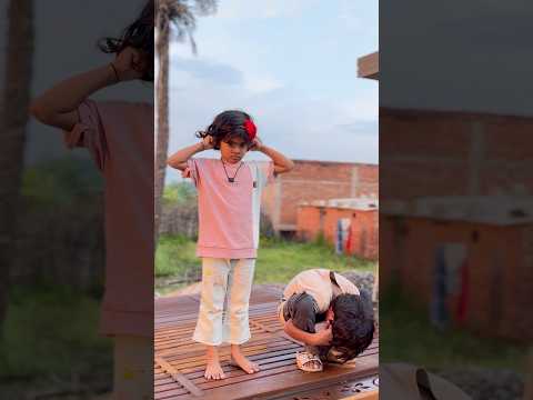 Aur chinoge kisi ka chij 😂😂