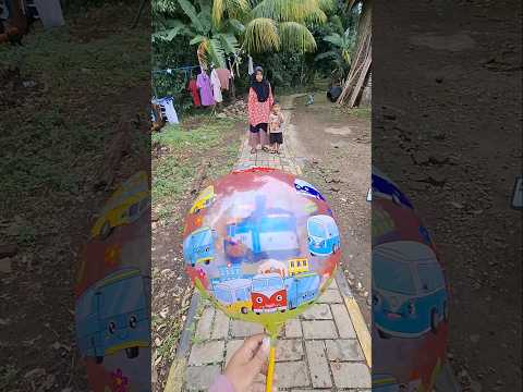 Kasih balon ke anak yang pake baju warna coklat #youtubeshorts #trendingshorts