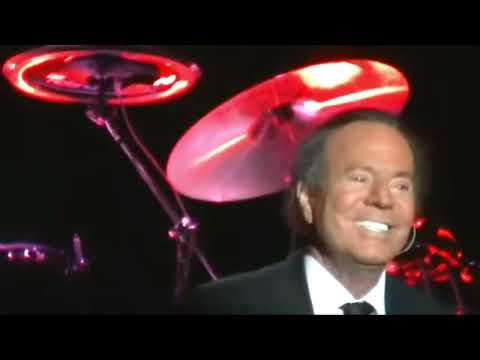 Julio Iglesias: The Latinos. Tango A media luz