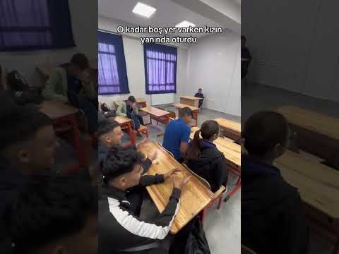 o kadar boş yer varken kızın yanına oturdu