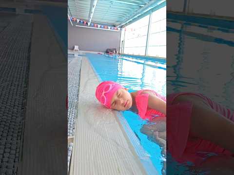 اول تجربة لي بالسباحة🏊