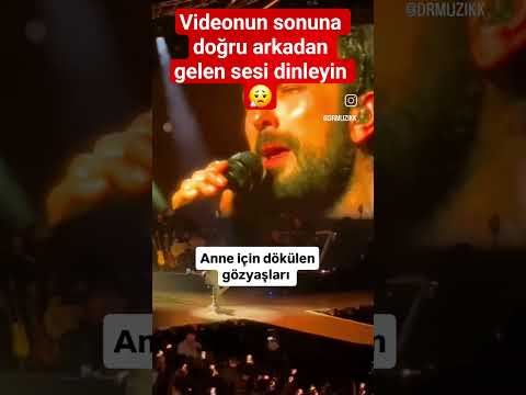 Tarkan annesi için gözyaşı dökerken arkadan gelen o seslere tepkiler çığ gibi büyüdü