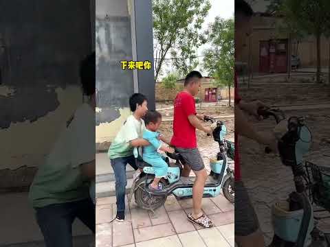 这次我也要跟着你们出去玩#爸爸带娃 #呆萌小米宝#萌娃#熊孩子