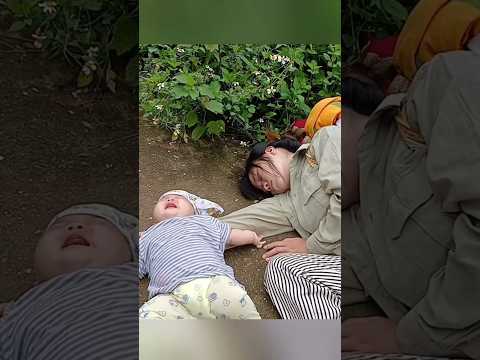 Poor single mother - lucky to be helped #singlemom #construction #bushcraft #storm #bamboohouse