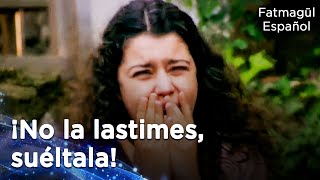 Fatmagül observa horrorizada cómo su vecino pierde la razón 😲💔 - Fatmagul Español | Mejores Escenas