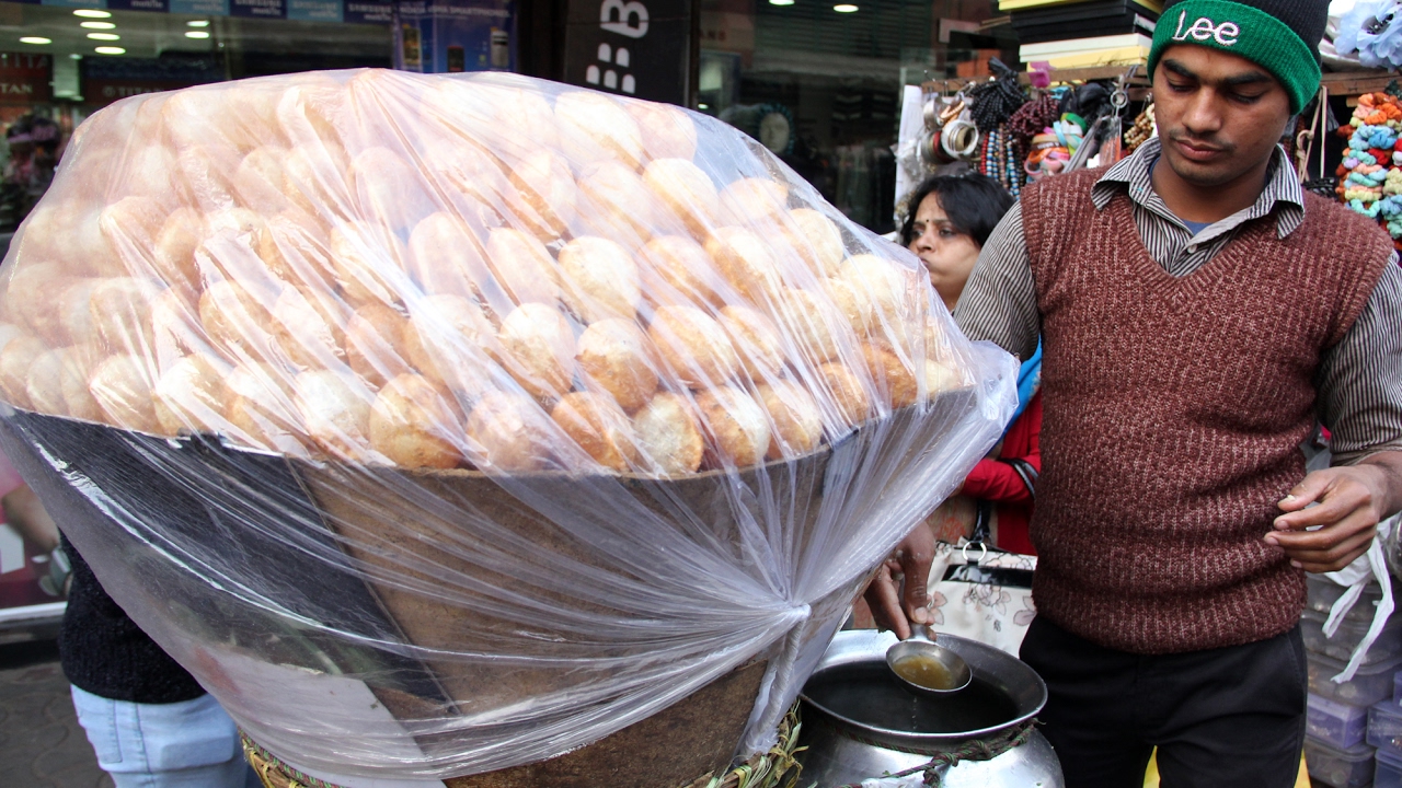 Pani Puri (Puchka) in Kolkata - One of The BEST Indian Street Food Snacks
