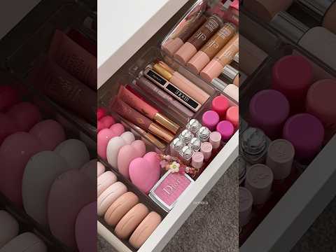 organize my makeup drawer with me🏹🤍✨ #makeup #makeuporganization #makeupshorts #asmrmakeup #preppy