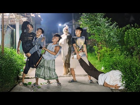 Prank Kepala Terbang (Kuyang) vs Pocong - Full Ngakak || Flying Head Prank