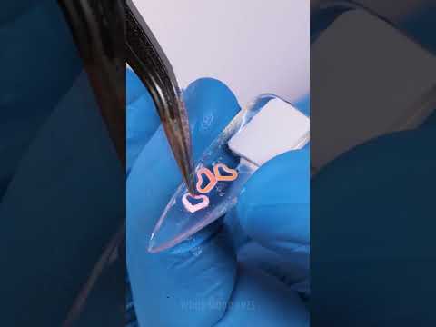 Manicure Hack: Nails with a Built-In Credit Card! ๐
๐ณ