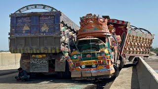 Emergency Accident Dumper Truck Repair on Middle of the Road || Broken Leaf Springs and Axle Repair 