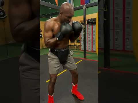 #evanderholyfield must be getting ready for something #comback #boxingfight #shorts  #legacy #champ